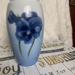 BING & GRONDAHL BLUE PANSY BUD VASE